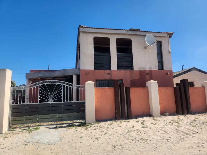 Spacious Family Home for Sale in Khayelitsha, E Section - Photo 4