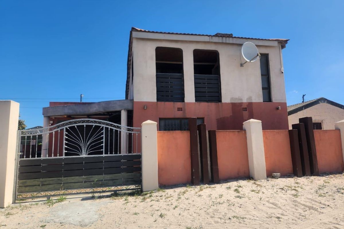 Spacious Family Home for Sale in Khayelitsha, E Section - Photo 4