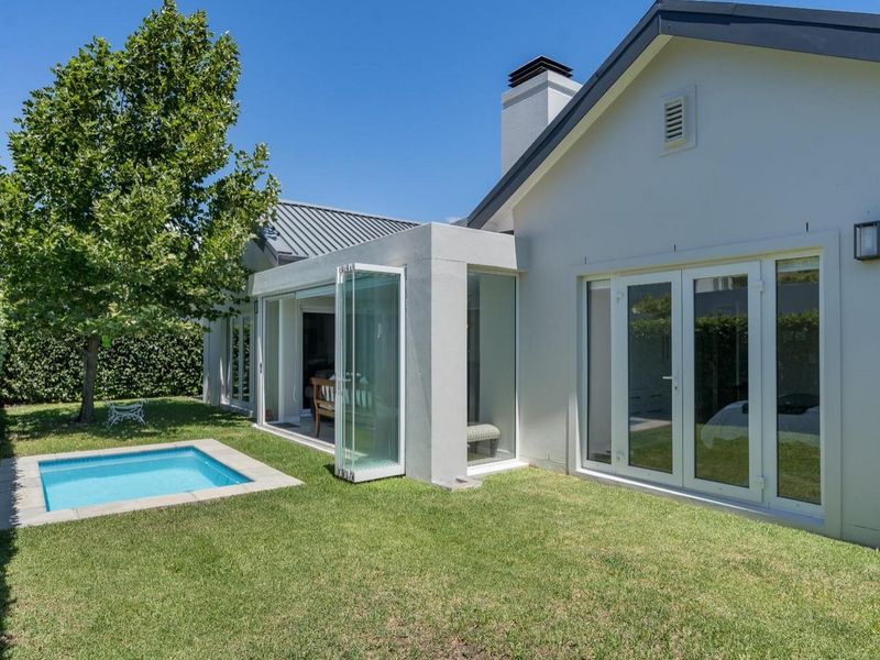Modern Three-Bedroom Family Home in a Serene Setting Available for Rent in Val de Vie Estate - Photo 7