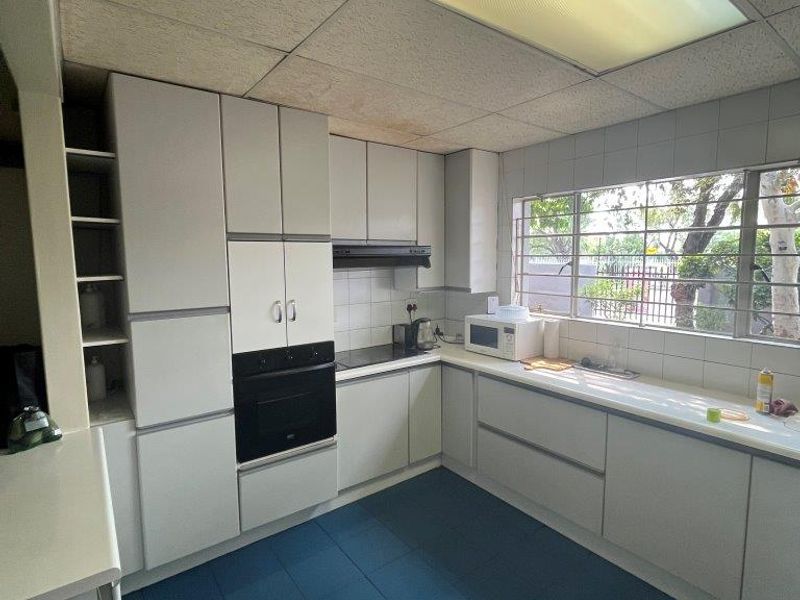 PRIME OFFICES TO RENT AND SITUATED AT 546 18TH AVENUE RIETFONTEIN  FOR ONLY R 35 000 PER MONTH. - Photo 10