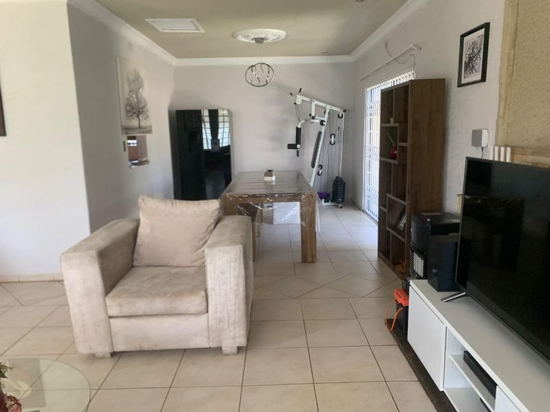 **Create Cherished Family Memories in the Heart of Glenanda - Photo 10