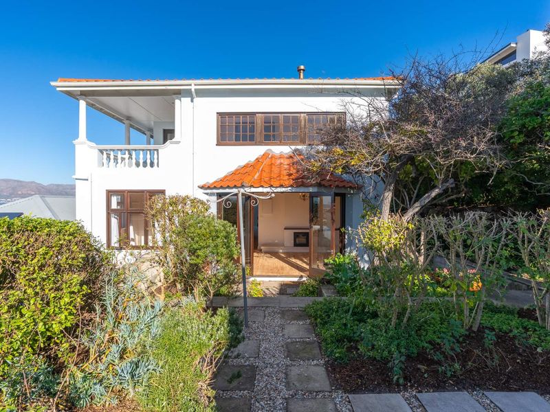 Elevated Coastal Charm with Unmatched False Bay Views for Rent Long Term - Photo 6