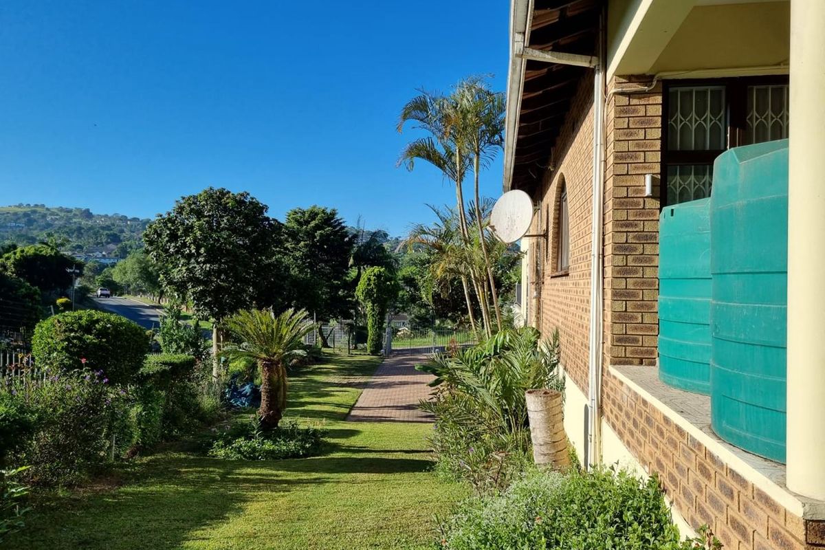 Nestled in the sought-after suburb of Regency Park, this exceptional family home offers space, comfort, and modern convenience in a secure and desirable setting - Photo 5