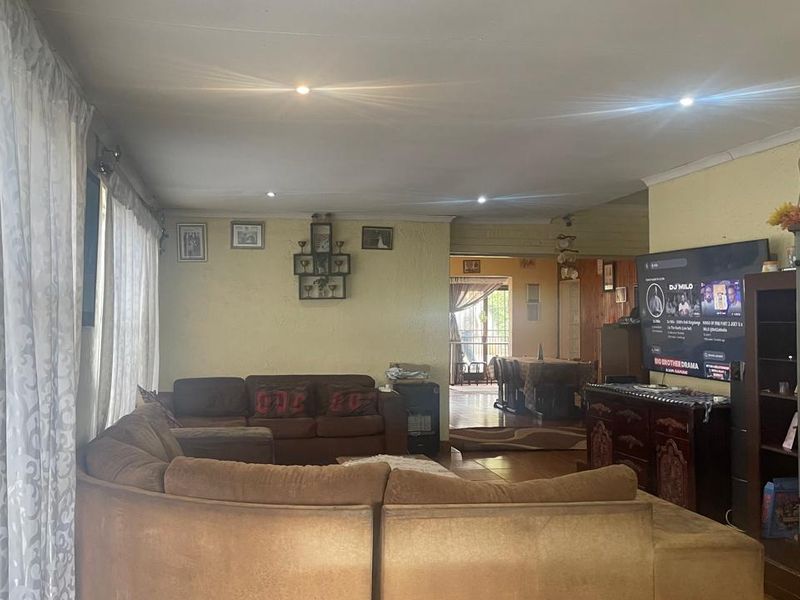 House For Sale - Photo 4