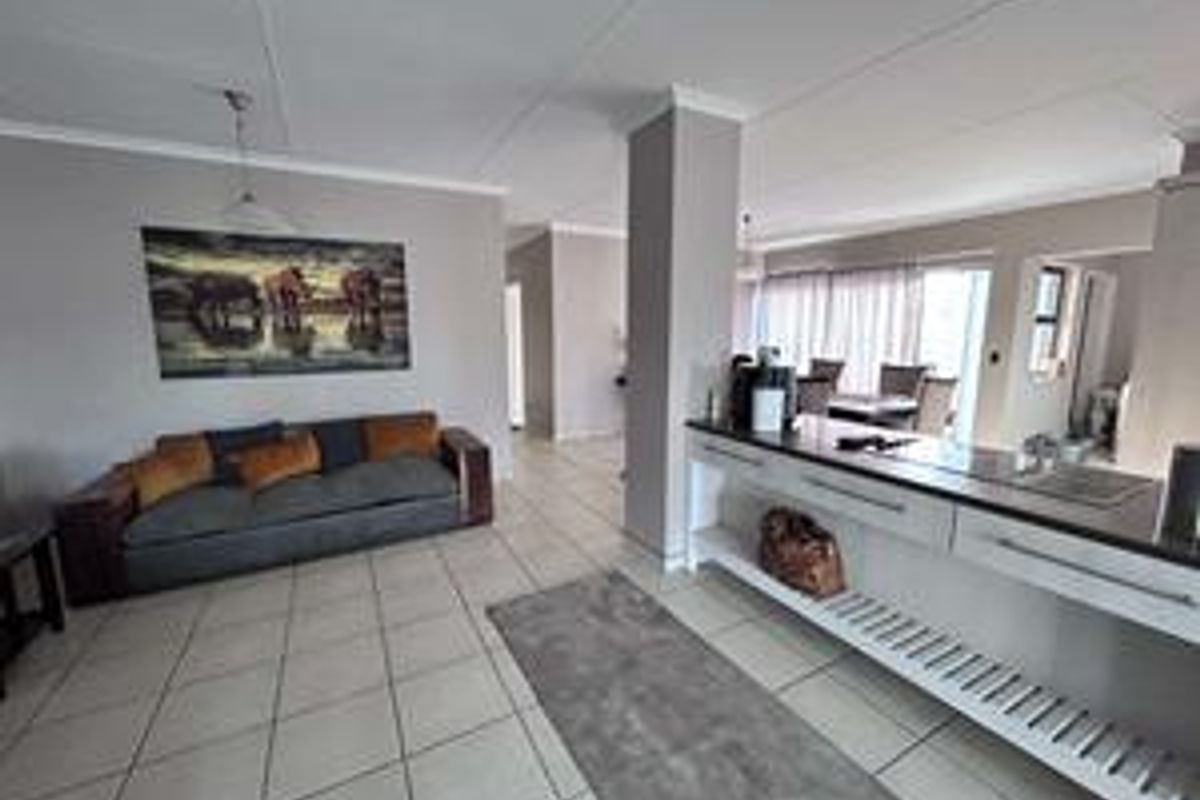 Modern Living, Perfectly Sized - Photo 2