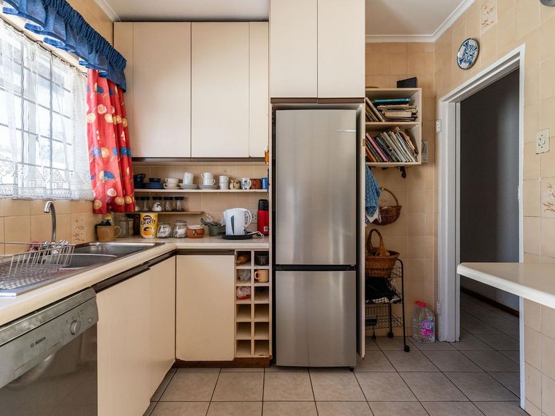 Solid family home with huge potential - Photo 8