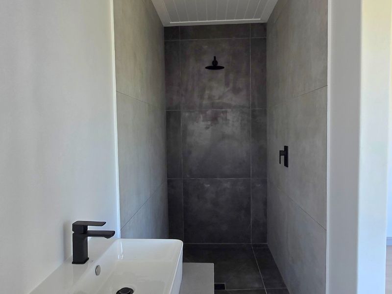 Brand New 5-Bedroom Coastal Home 150m from the Beach – No Transfer Duty - Photo 9