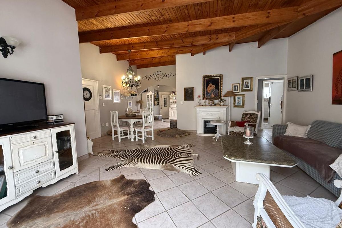 FOR SALE : EXCEPTIONAL 4 BEDROOM HOME WITH INCOME POTENTIAL- VINETA, SWAKOPMUND - Photo 5