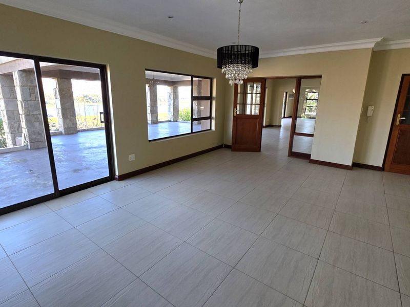 4 Bedroom Entertainers Home in Birdwood Estate - Photo 10