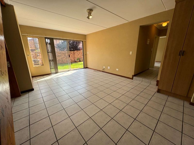 Stunning 3 bedroom townhouse to rent in Weltevredenpark - Photo 10