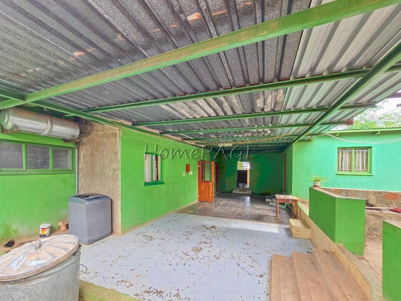 Outjo:  Large and Secure Home for Sale - Photo 10