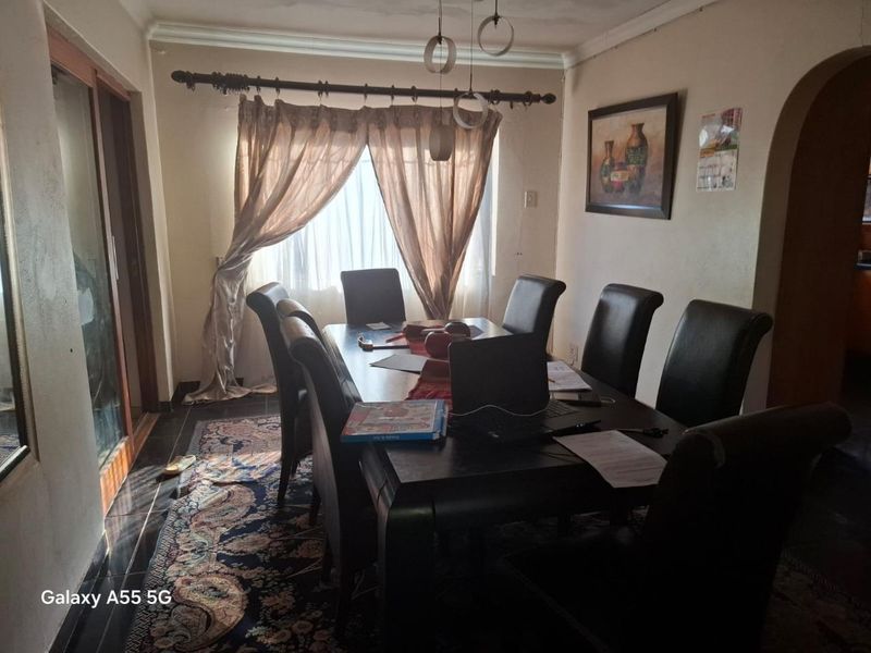 Family Retreat Home - Photo 3