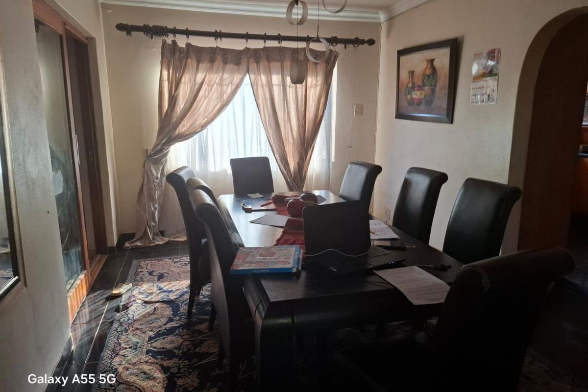 Family Retreat Home - Photo 3