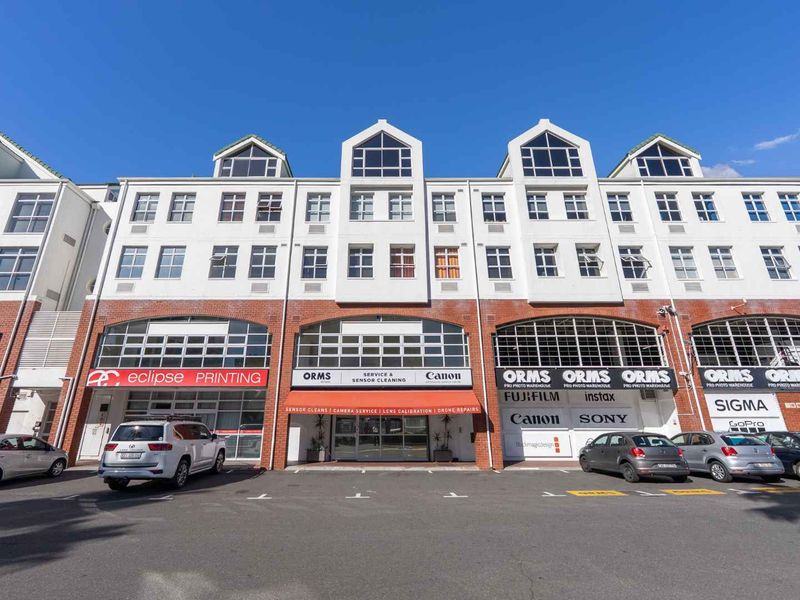 Bright 160m2 Office Space To Let in Roeland Square | Gardens | Excellent Natural Light & Exposure - Photo 1