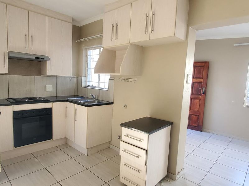 Move-In ready Gem in a quiet, sought-after area  To Let - Photo 10