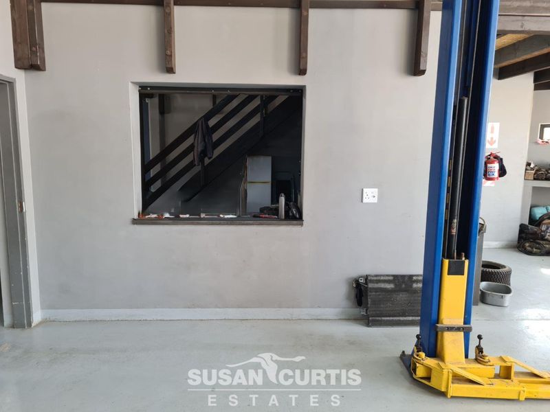 Well-Located Workshop - Photo 5