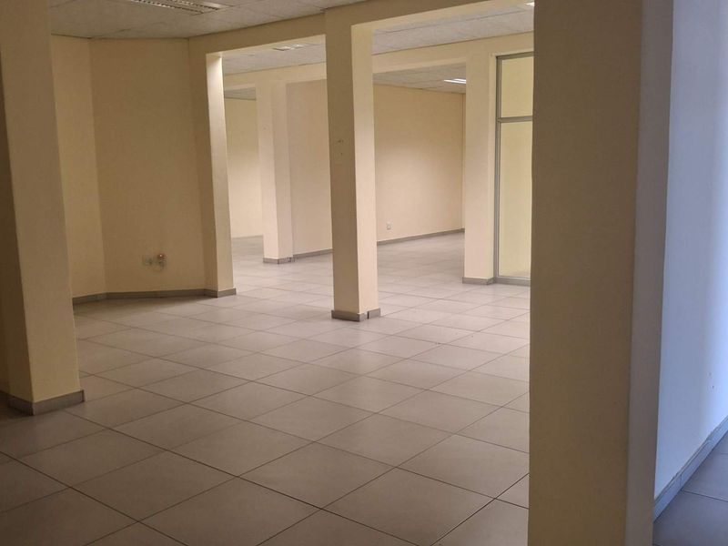 Sought-After Ground Floor Commercial Space – Rare Opportunity - Photo 3