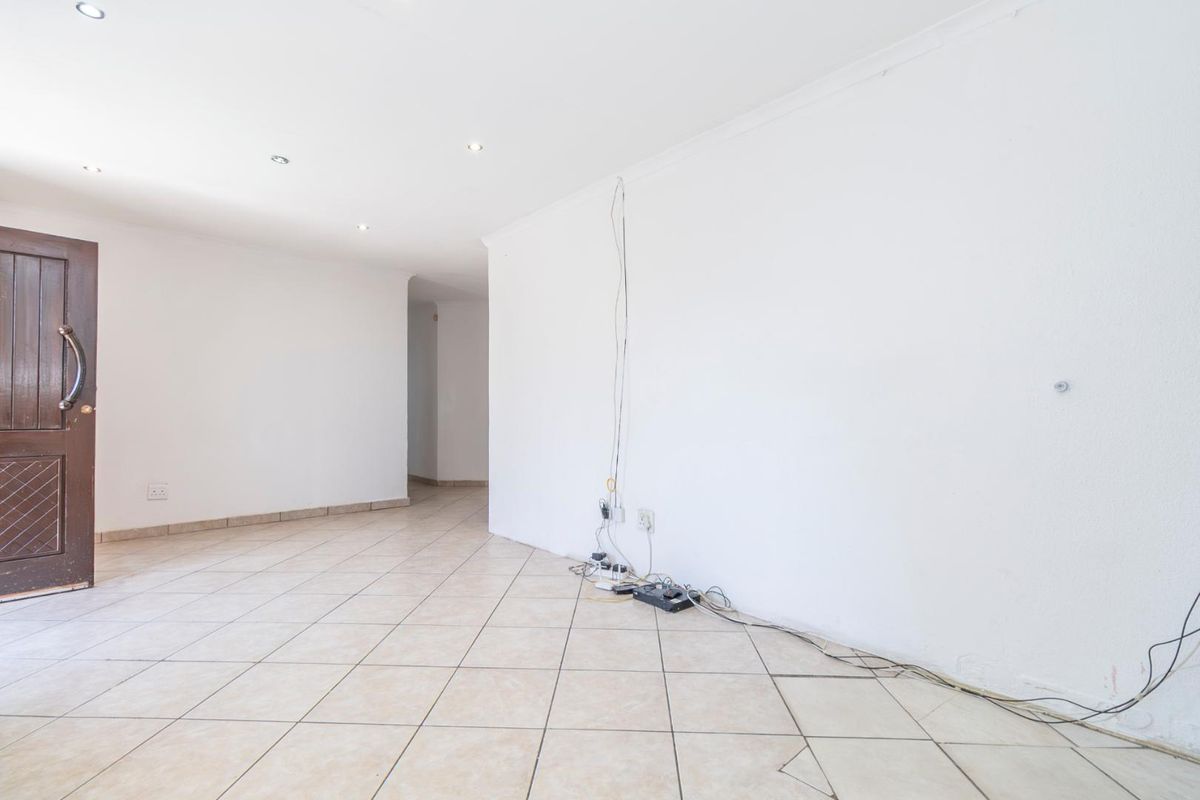 4 Bedroom House for Sale in Cosmo City - Photo 5