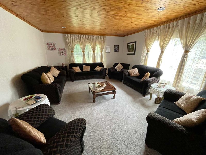 5 Bedroom Spacious Family Home - Photo 4