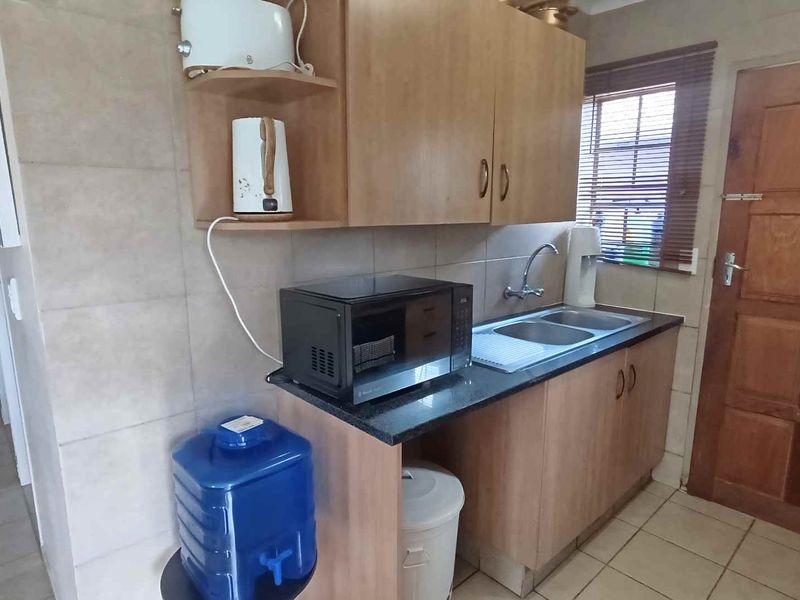 "Secure Estate Living: 3-Bed, Ready to Move In!" - Photo 9