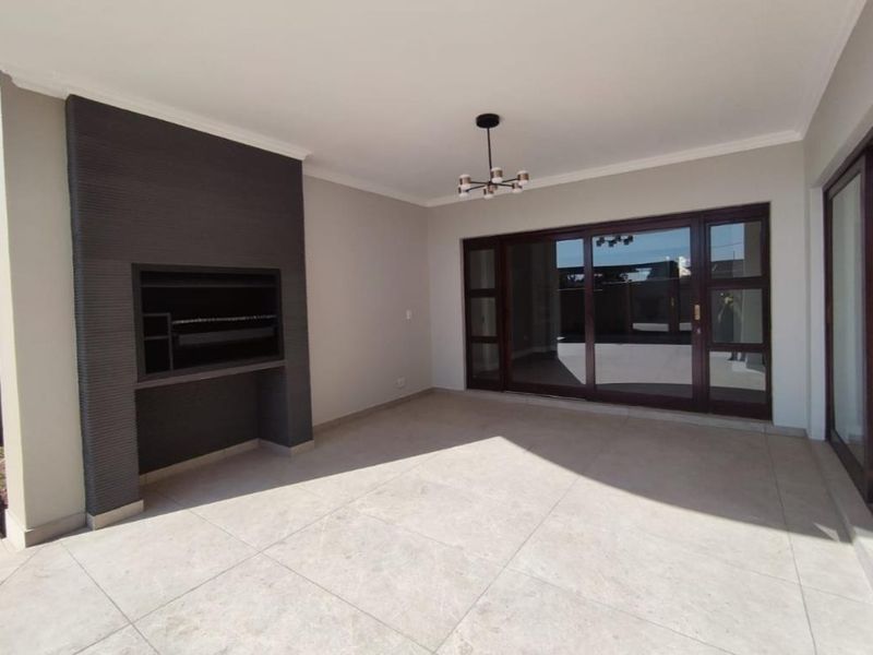 Modern renovated cluster in desirable Morningside complex - Photo 9