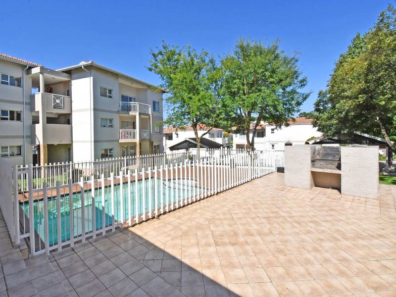 Light-Filled Living with Peaceful Green Views in a Secure Estate - Photo 2