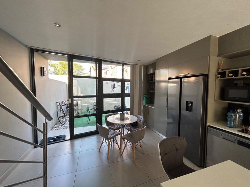 Spacious 2-Bed Townhouse in Die Wilgers – Modern & Bright! - Photo 4