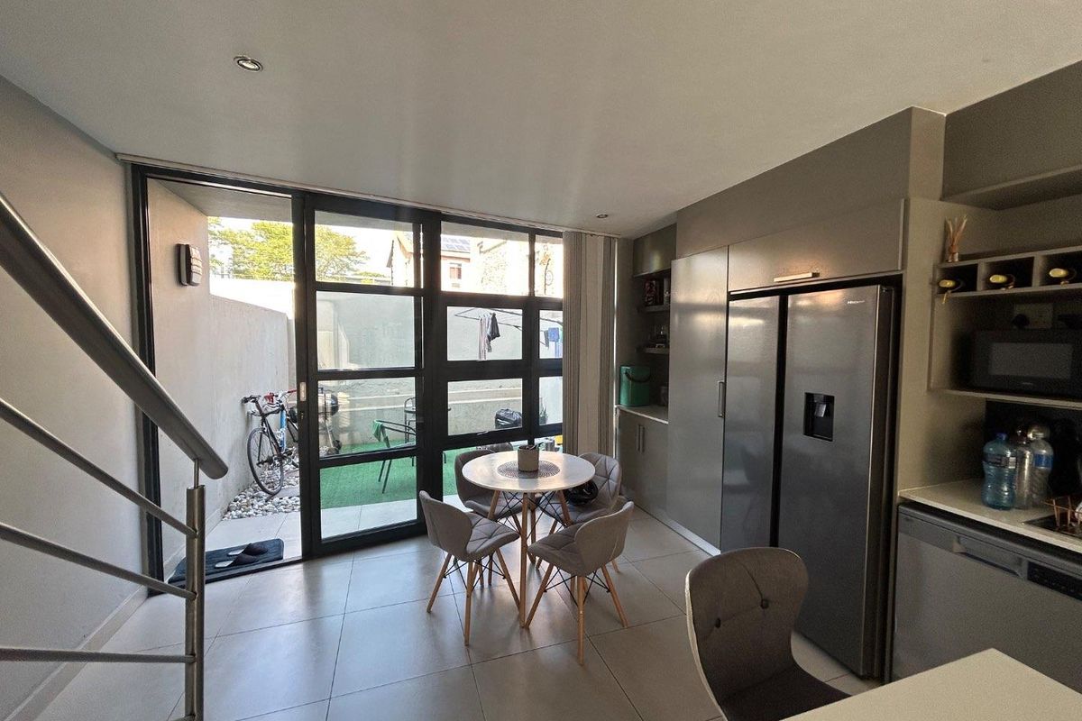 Spacious 2-Bed Townhouse in Die Wilgers – Modern & Bright! - Photo 4