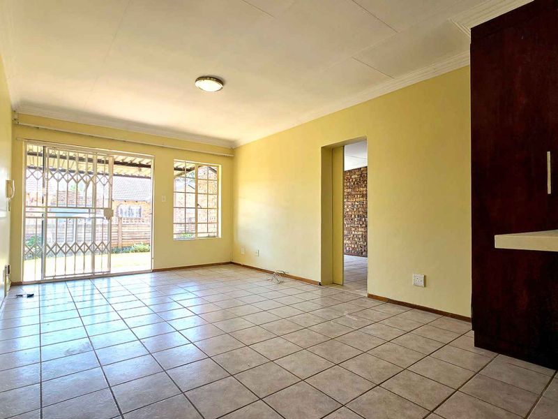 2 BEDROOM TOWNHOUSE TO LET IN DOORNPOORT - Photo 4