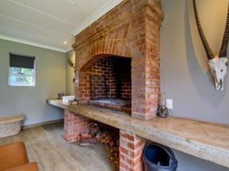 WIERDAPARK - MODERN UPGRADED 4 BEDROOM HOUSE WITH A FULL FLATLET. - Photo 7