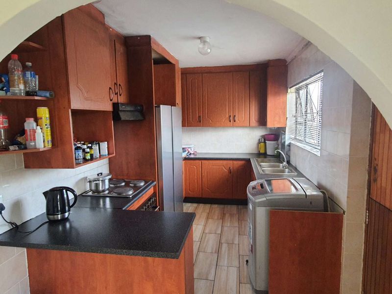 3 Bedroom Home for Sale in Rowallan Park! - Photo 4