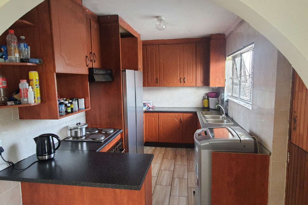 3 Bedroom Home for Sale in Rowallan Park! - Photo 4