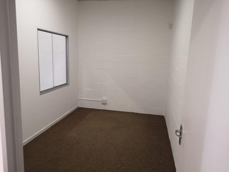 102m2 Office To Let in Montague Gardens - Photo 6