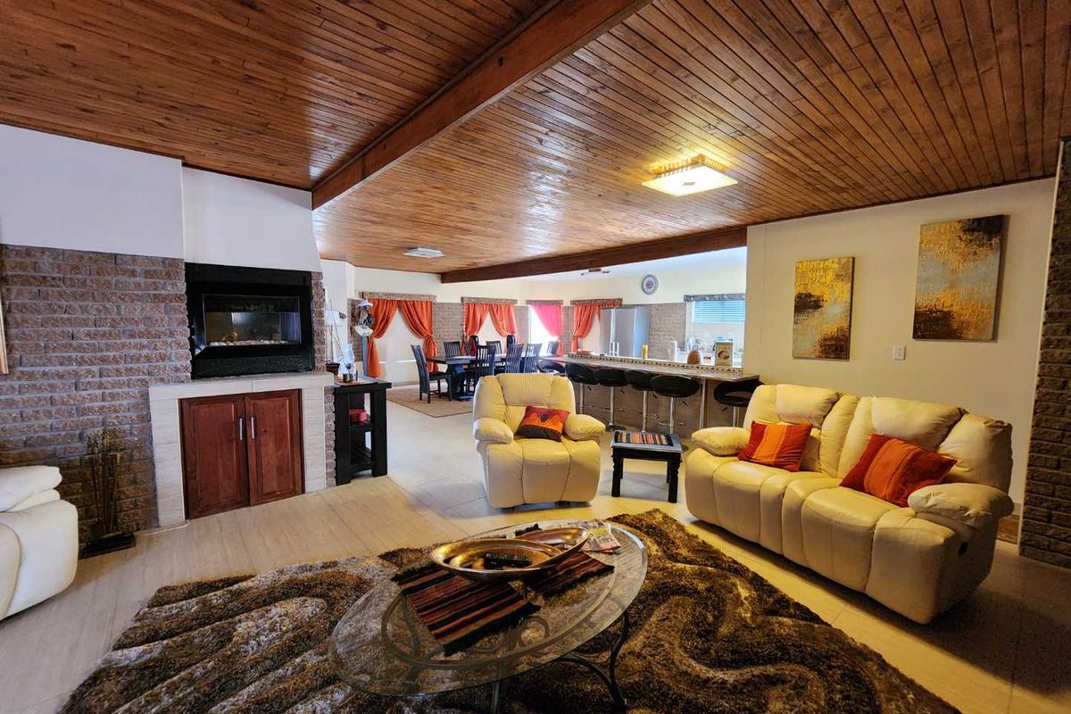 Face brick, low maintenance house with flat. - Photo 3