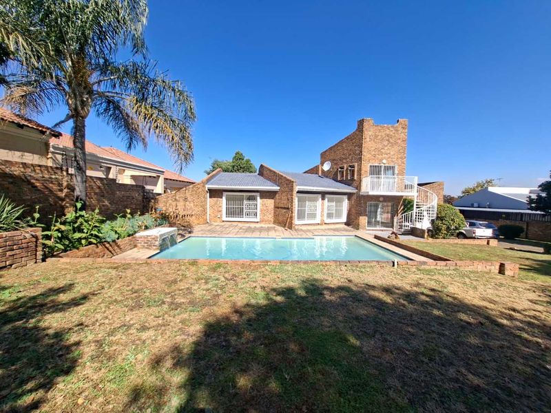3 Bedroom/2 Bathroom Family Home - Photo 2