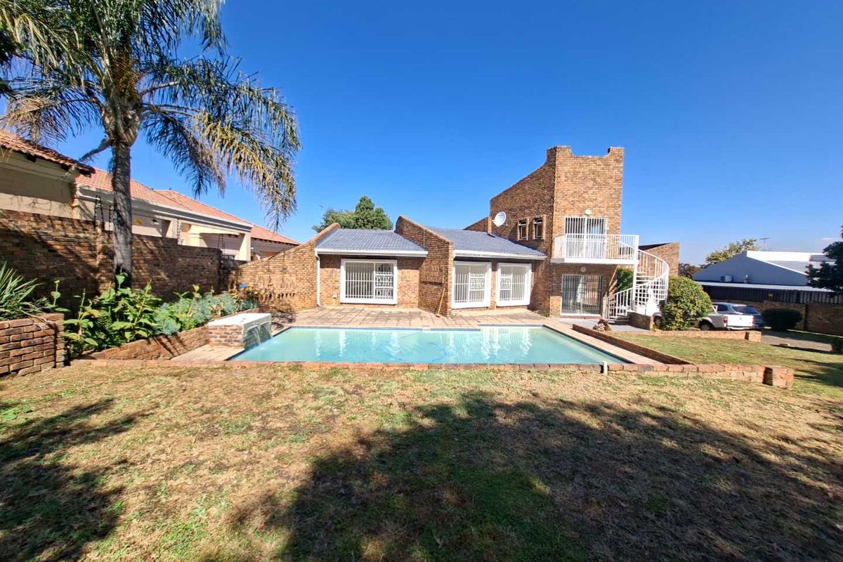 3 Bedroom/2 Bathroom Family Home - Photo 2
