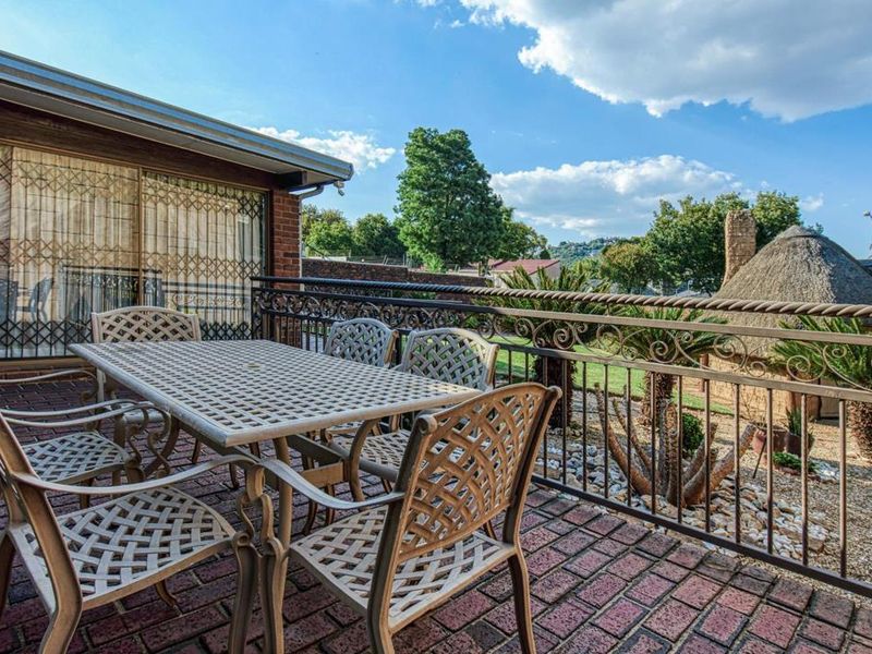 3 Bedroom House for Sale in Glenvista - Photo 1