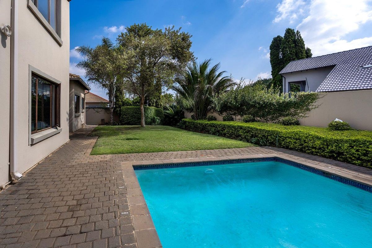 Stunning 4-Bedroom Family Home in Prime Security Estate Location - Photo 4