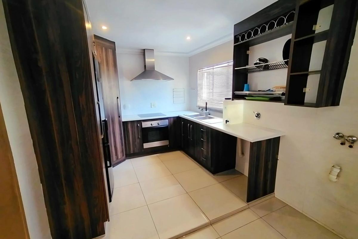 Three bedrooms house for sale in Elandspoort - Photo 4