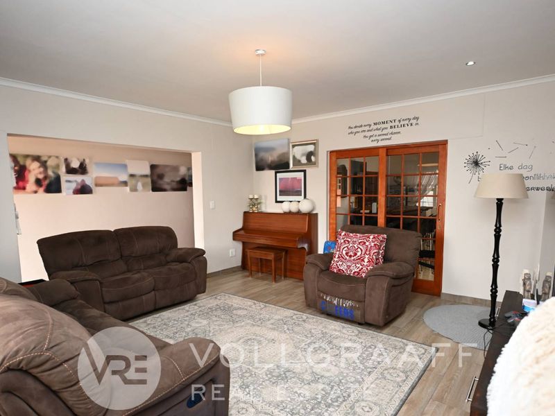 Exquisite 3 bedroom home - Photo 6