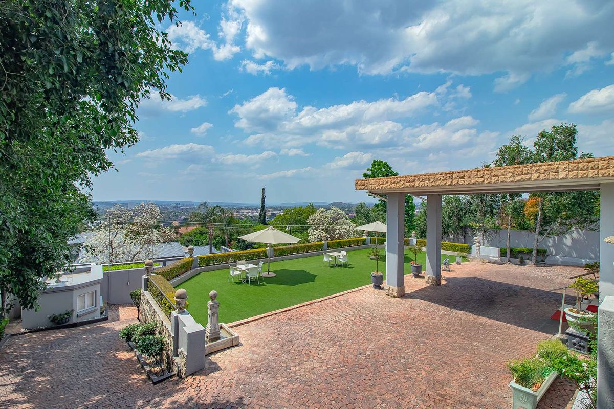 Guesthouse in Groenkloof offering amazing views - Photo 3