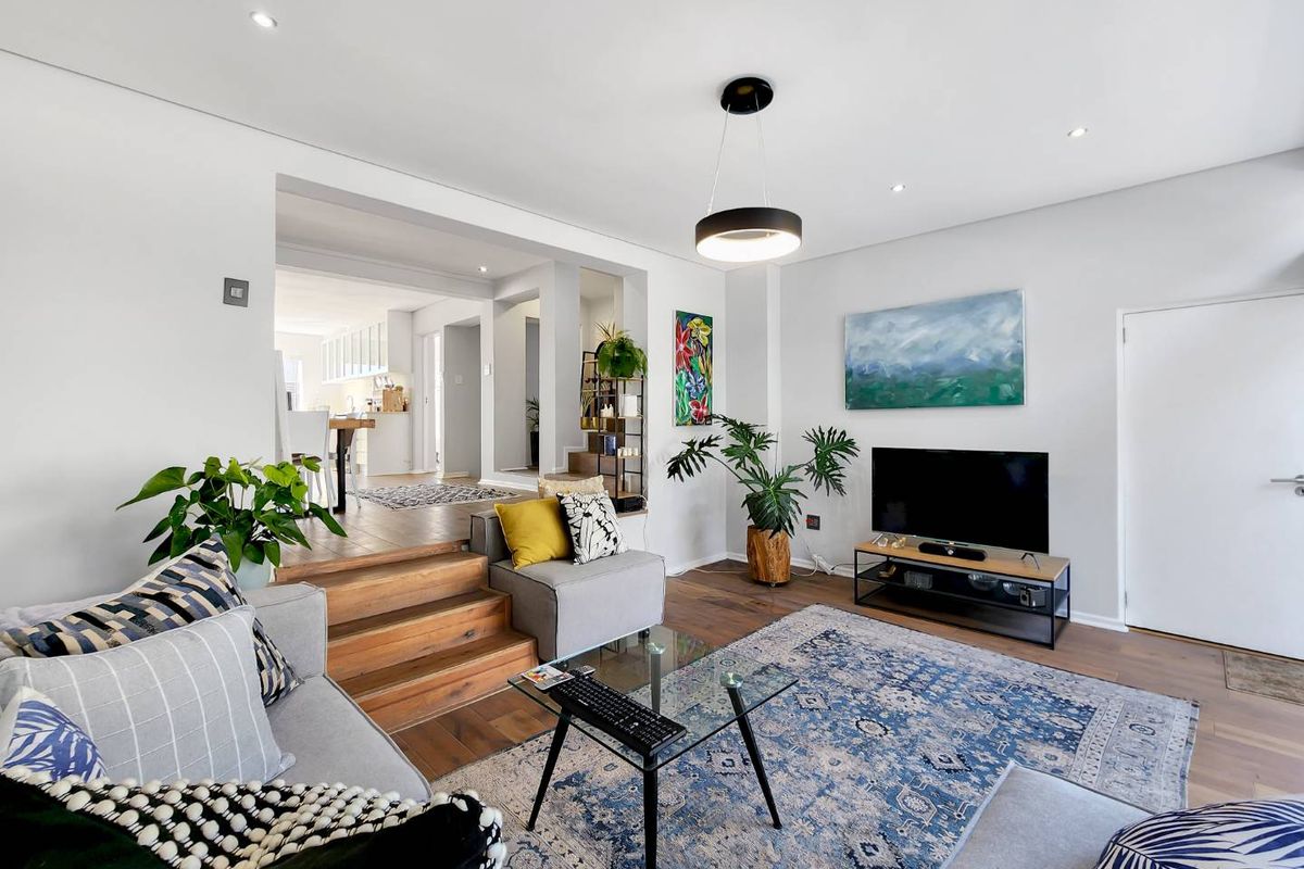 Renovated 3-Bedroom Townhouse in Fresnaye - Photo 3