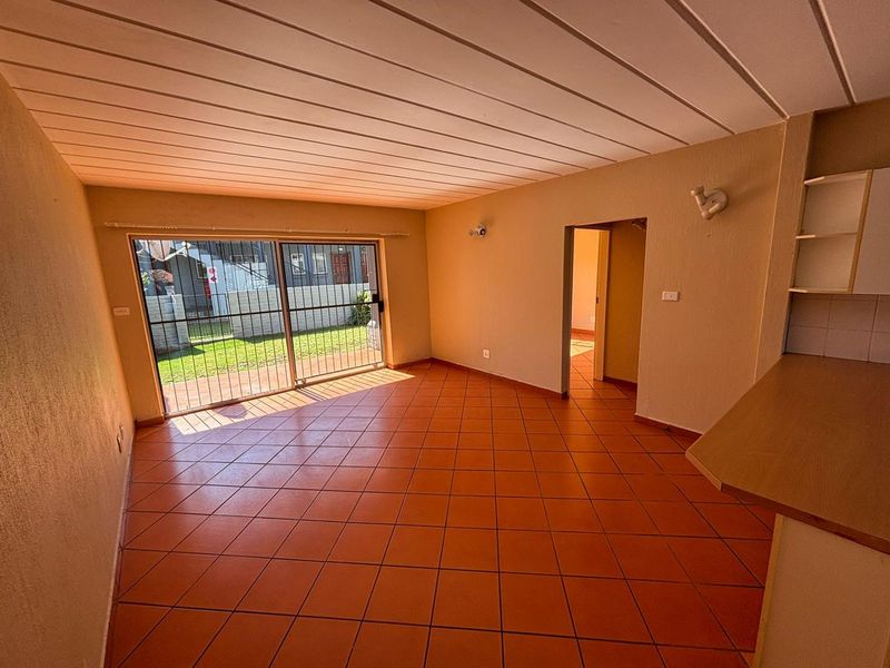 Stunning two bedroom apartment in Moreleta Park - Photo 3