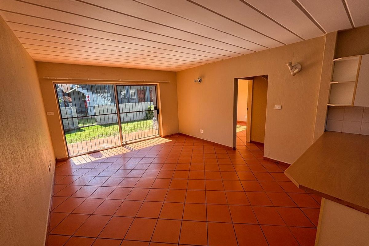 Stunning two bedroom apartment in Moreleta Park - Photo 3