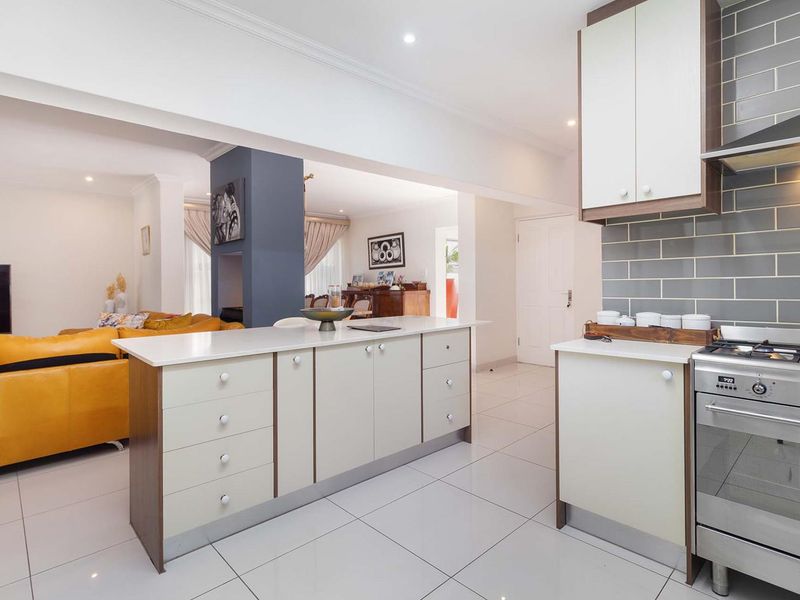 FAMILY HOME IS SAGEWOOD ESTATE - Photo 4