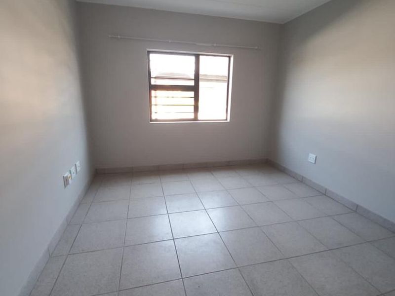 Eagles@Riverside- Riverside View Ground floor Apartment R 575 000 - Photo 4