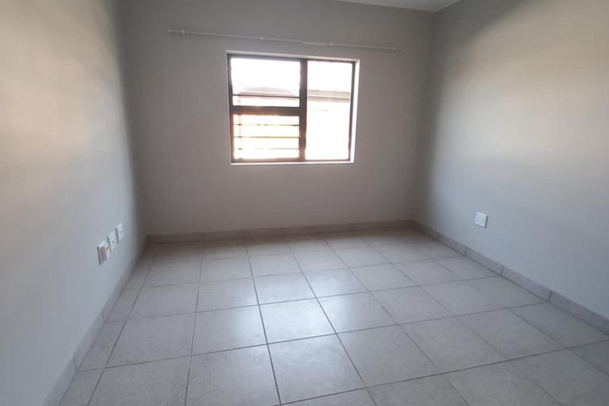 Eagles@Riverside- Riverside View Ground floor Apartment R 575 000 - Photo 4