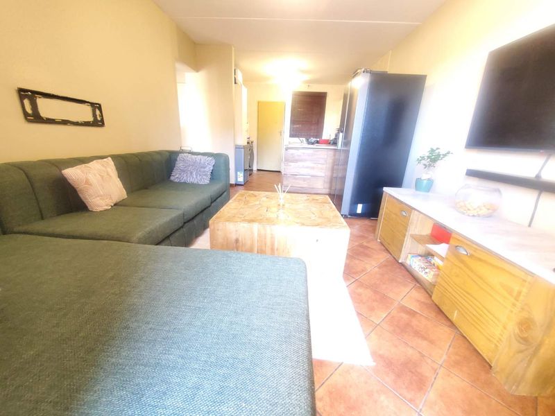 First-floor Gem in Aloe Ridge - perfect for families or Investors! - Photo 4