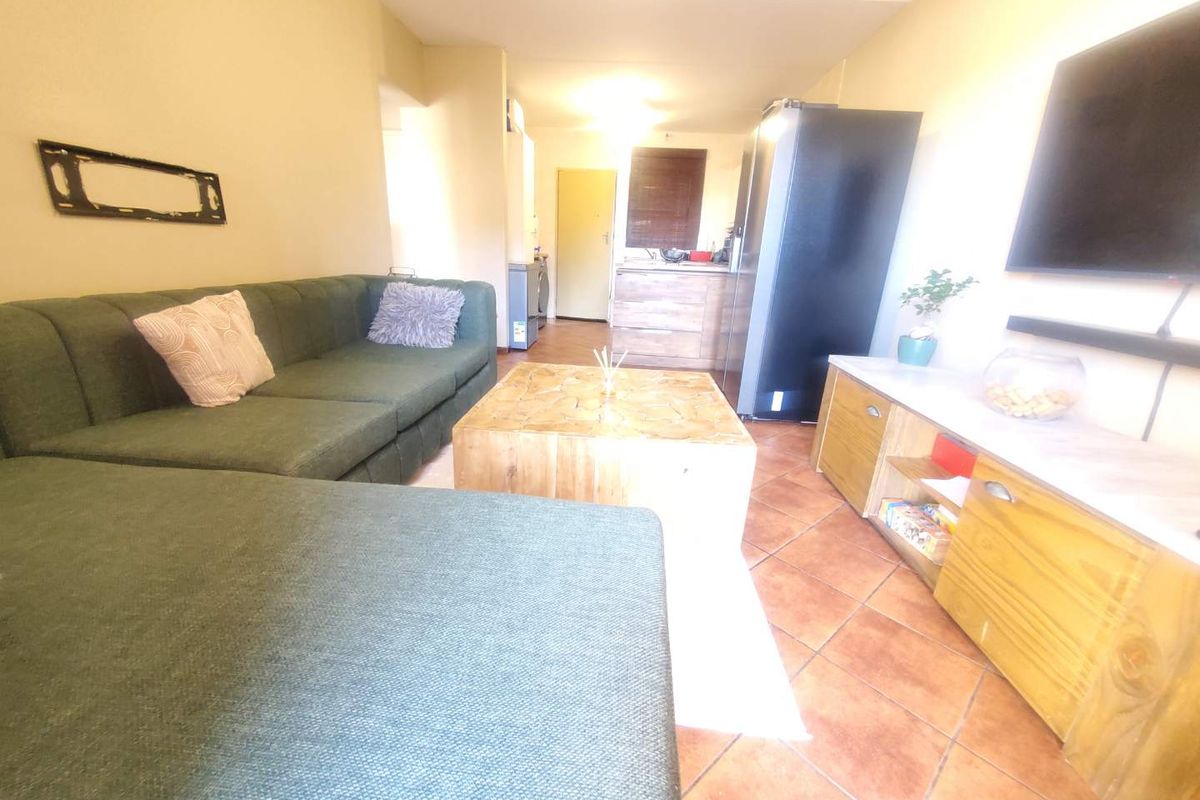 First-floor Gem in Aloe Ridge - perfect for families or Investors! - Photo 4