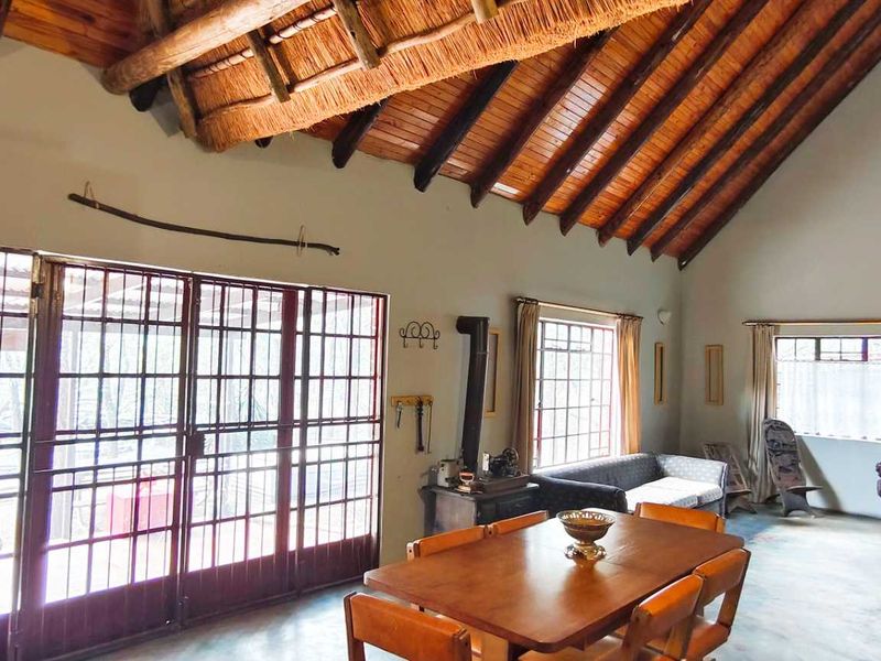 4 Bedroom Property Adjacent to Green Belt - Photo 5